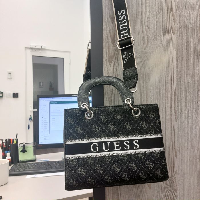 Geantă guess impecabilă