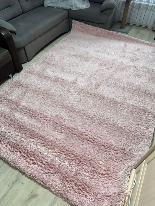 Срочно продам три  ковра травка