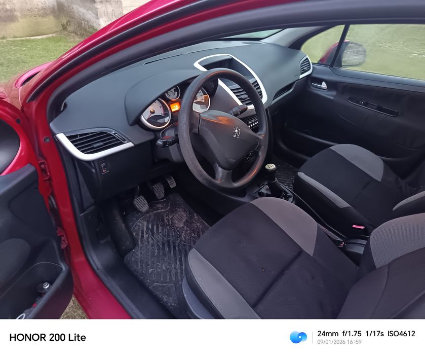 Peugeot 207. 2000€uro  negociabil