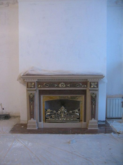 Команда мастеров строит летние кухни Барбекю. Очаги. Камин