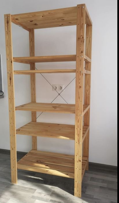 Etajera din lemn pentru depozitare