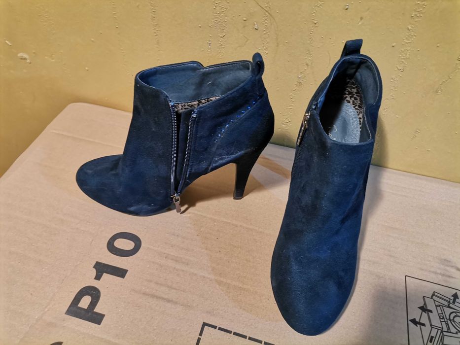 Два чифта дамски официални обувки