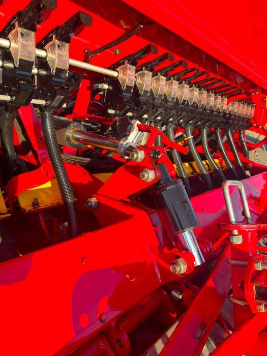 Semanatoare Vaderstad Rapid 400 C an 2018 cu fertilizare in discuri cu buncar de azot Amazone Kuhn Case Claas John Deere New Holland Fendt