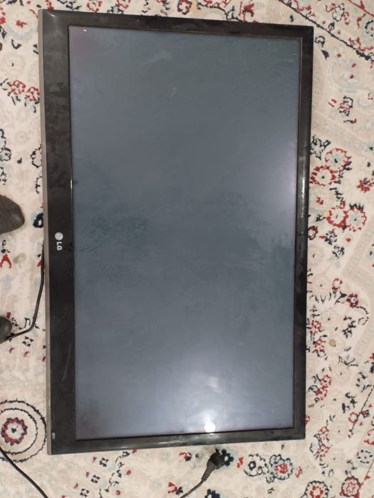 LG телевизор, 43 диагональ