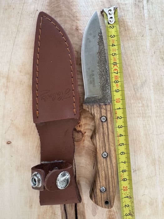 Cuțit vanatoare de jupuit de la firma germană Herbertz