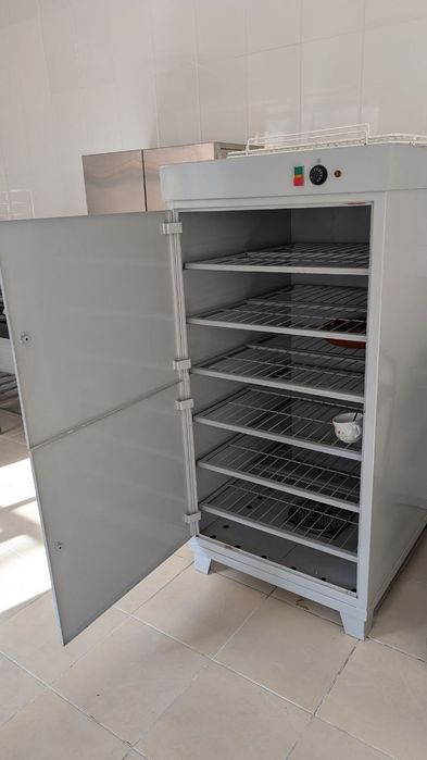 Срочно продаётся кухонное оборудование б/у. Состояние отличное,