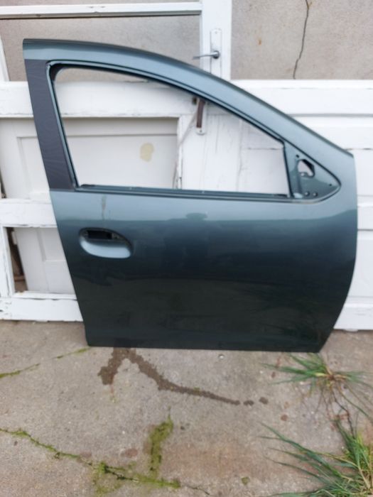Ușă stânga față și aripă stânga față logan 3