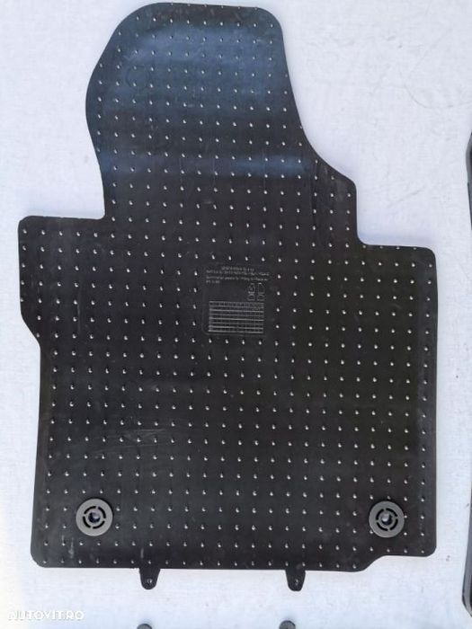 Covorase cauciuc VW Touran 1,2 Covorase cauciuc Touran 12