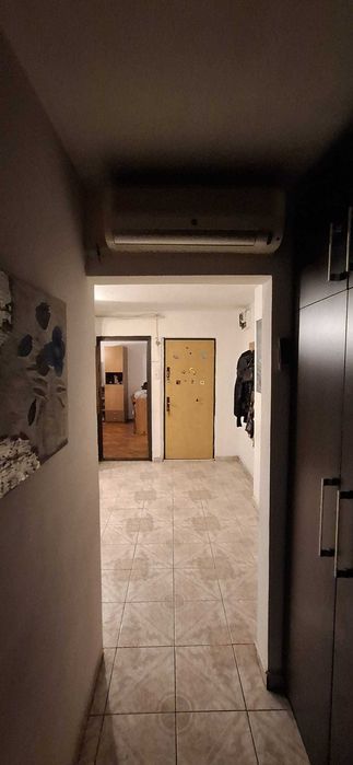 Vând apartament cu 3 camere
