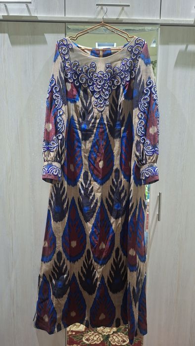 Adras koyne rangi chiqmidi  toshlari svarovski ruchnoy