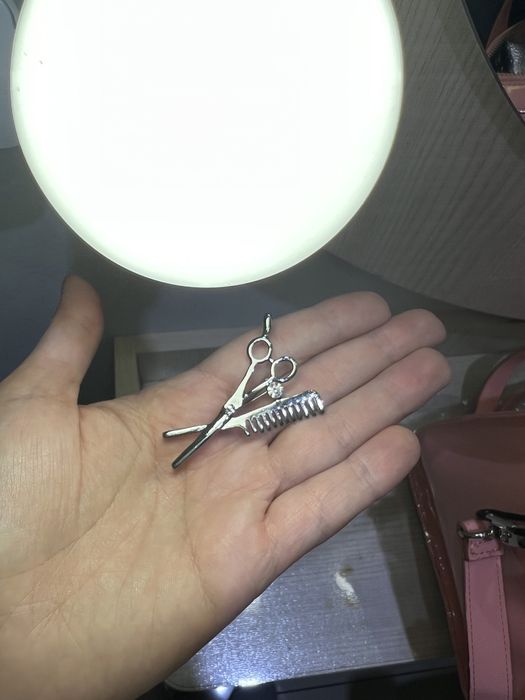 Парикмахерская брошь, с камнем Сваровски