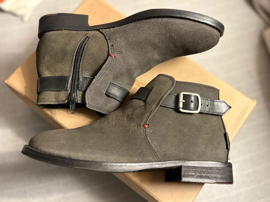 Ghete Dama Levi’s, din piele