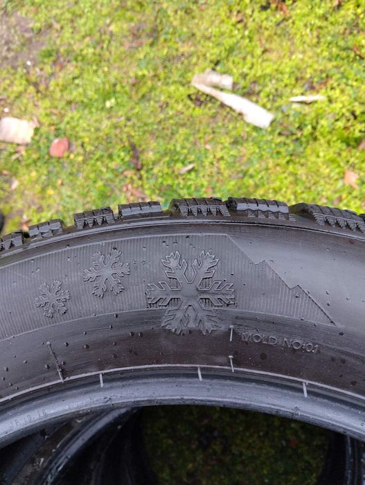 Зимни гуми-R19235/55