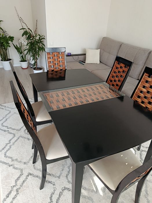 Стол со стульями