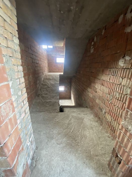 Vand / Schimb Casa la rosu 350 mp Falticeni