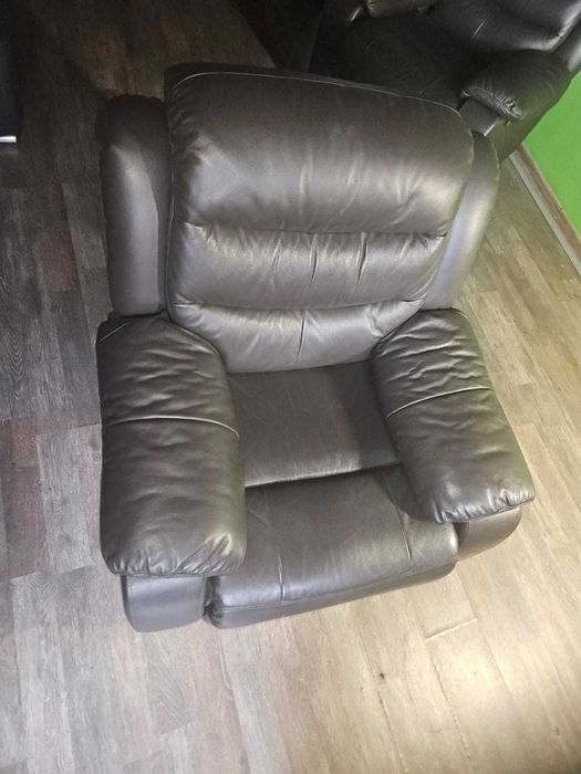 Fotoliu piele cu recliner stare foarte buna - aproape ca nou