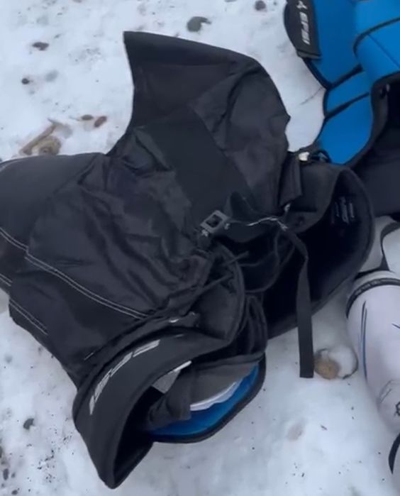 Продам хоккейный форму