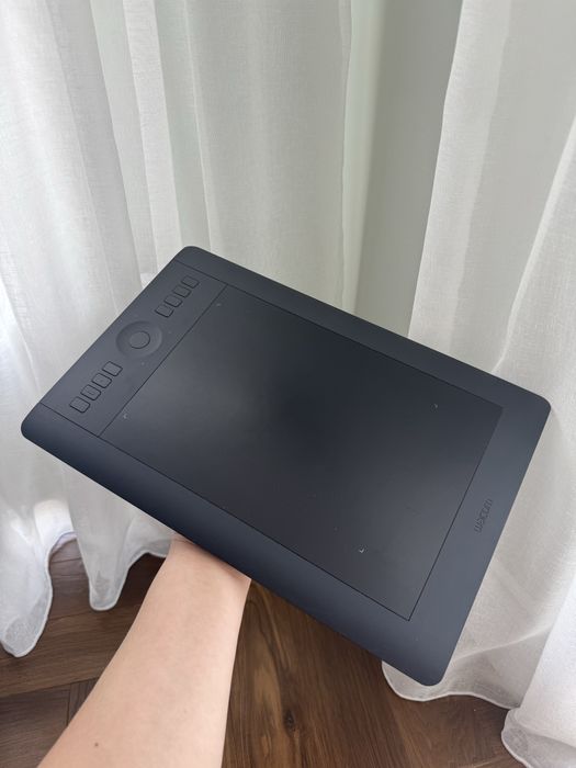 Wacom Intuos Pro Medium PTH-651 графический планшет