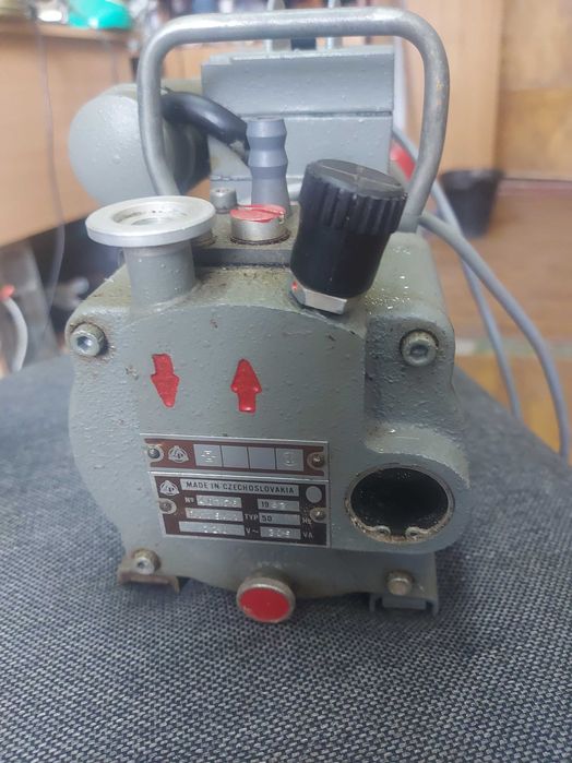 продам вакуумный насос ЧССР