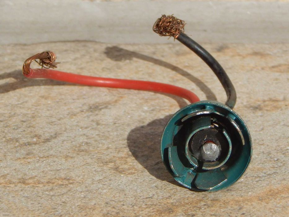 Soclu dulie pentru becuri mici 12 V 3-5 W fabricat URSS