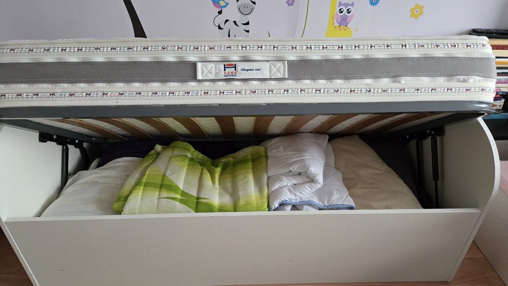 Детско легло с матрак и повдигащ механизъм