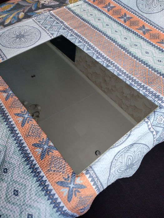 Продам зеркало без рамки.