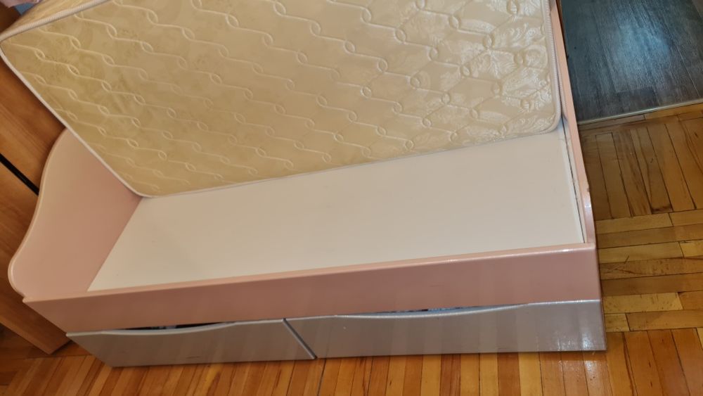 мебель для девочки,полноценный гарнитур