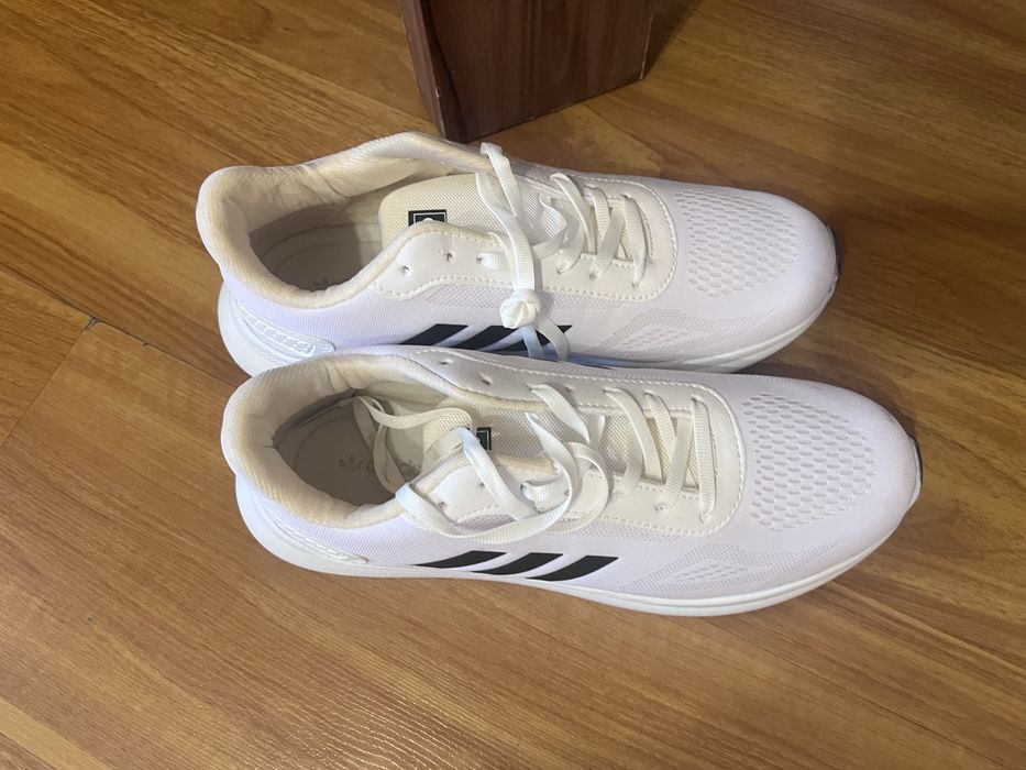 Маратонки Адидас, Найк