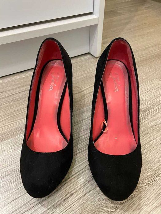 Д обувки Tendenz