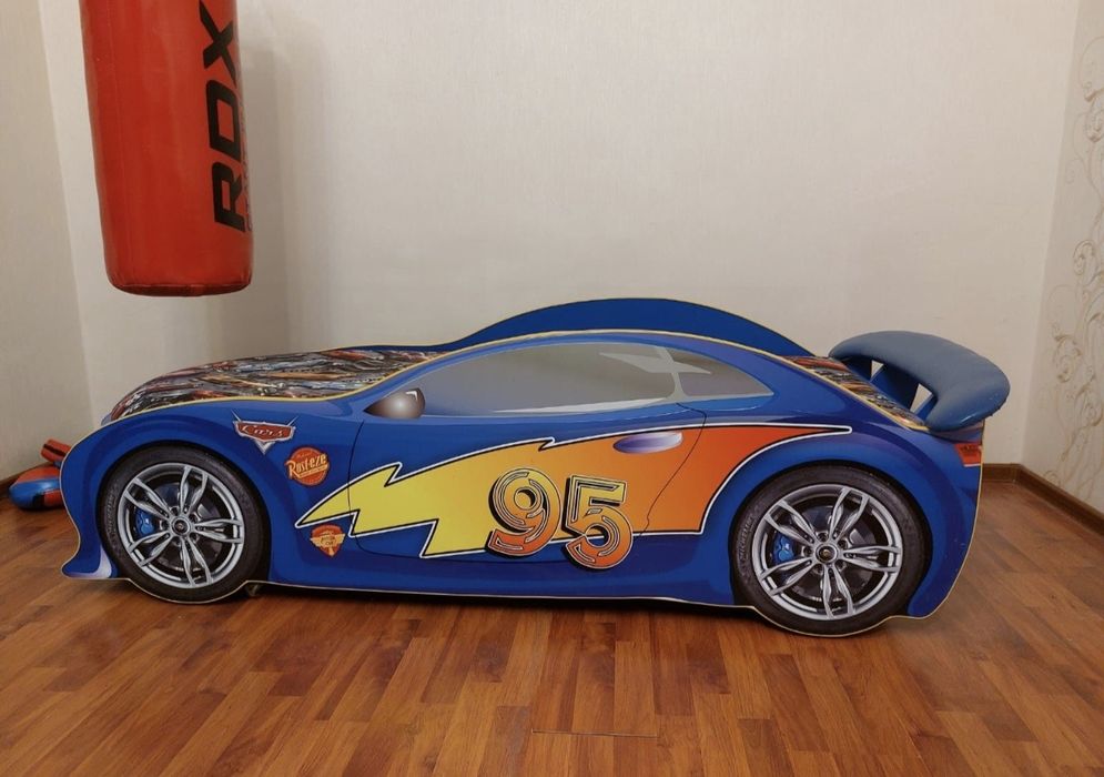 Машинка кровать детская.