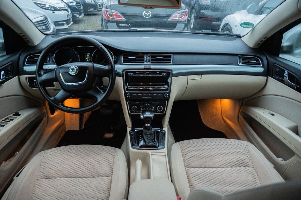 Skoda Superb -aut - scaune incalzite - senzori parcare - credit auto