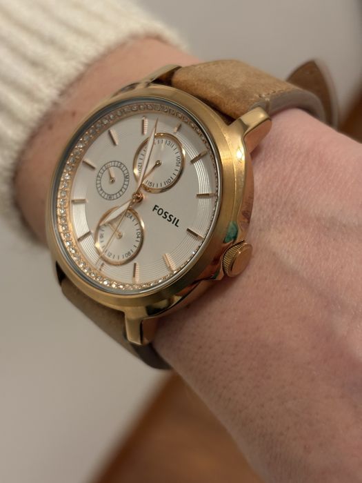 Ceas Fossil dama original . Curea din piele . Stare foarte buna