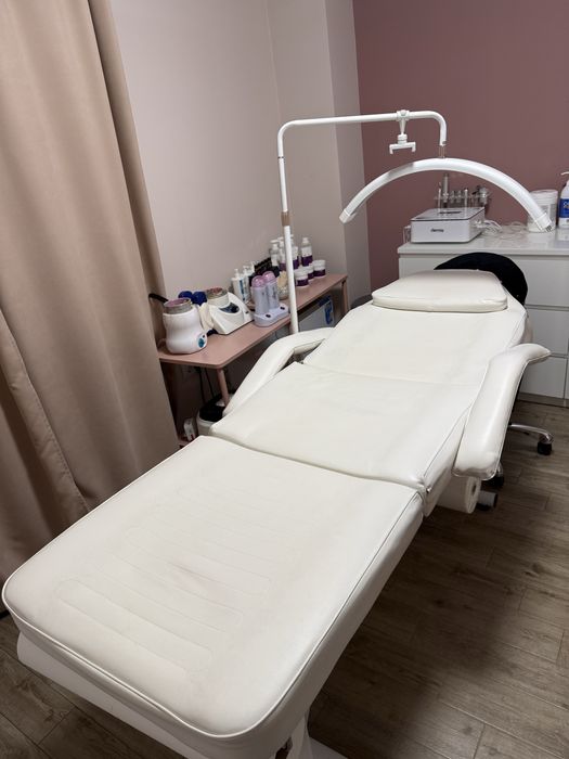 Vand scaun coafor, scafa, pat cosmetica, receptie, mobilier salon