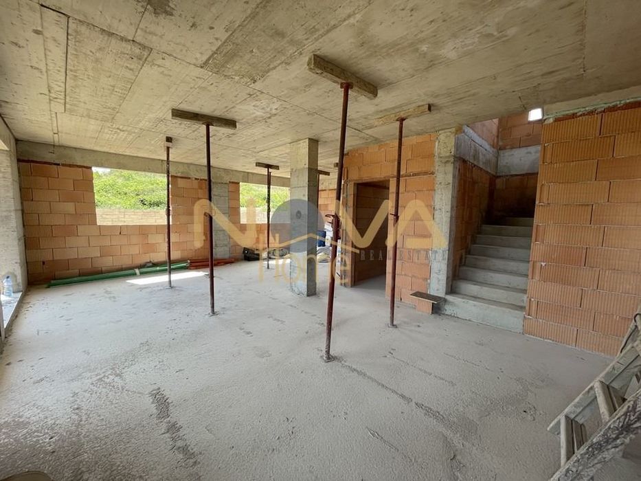 Продава се Къща в Варна, Изгрев - 250 кв.м за 953 €/кв.м - Снимка #2