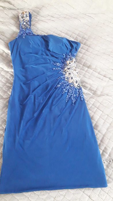 Вечерняя платья с камнями