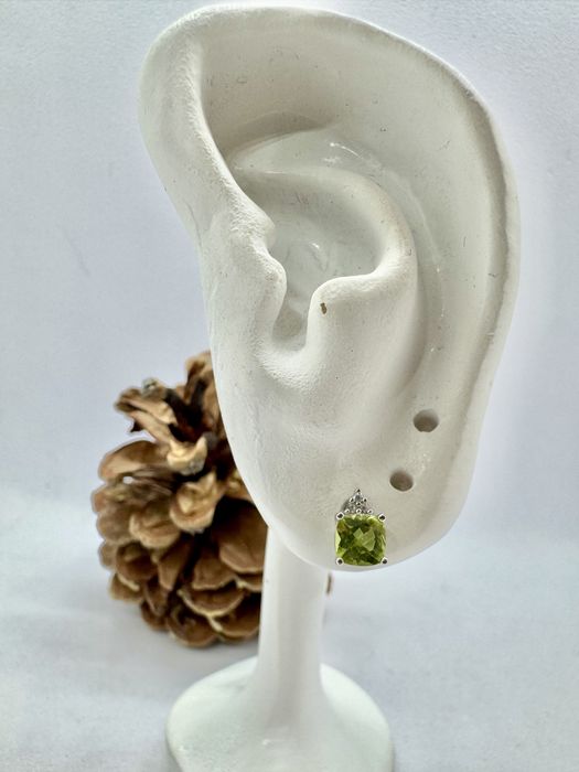 Сребърни обеци с естествен перидот