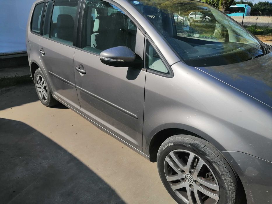 dezmembram volkswagen touran