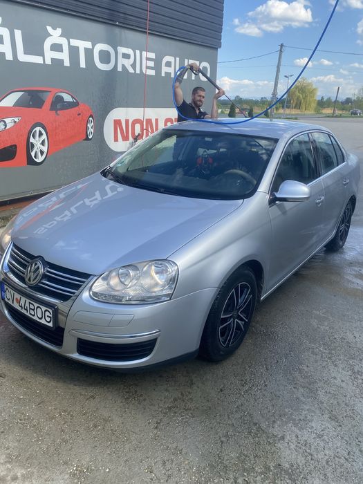 Vand sau schimb  cu microbuz jetta an2005 motor 1.9detali in privat