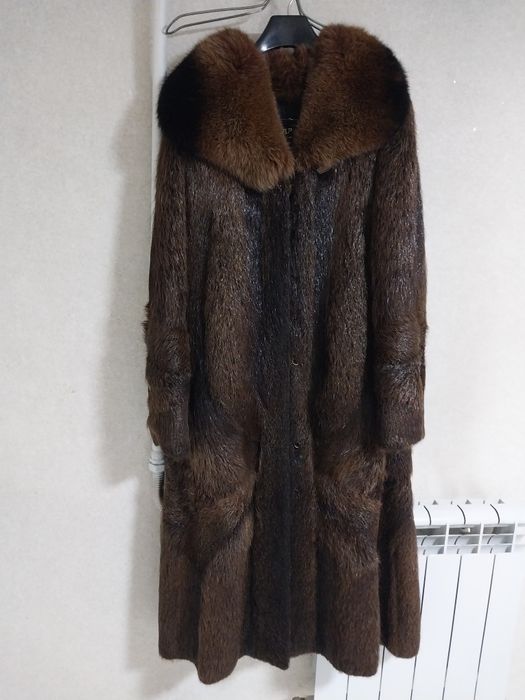 Продам шубу из меха нутрии.