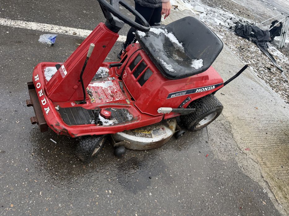 Vand tractoras de iarba honda