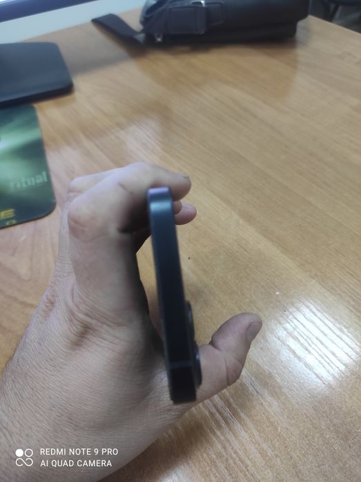 Продам iPhone 13 в хорошем состоянии