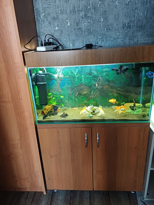 Аквариум продам в отличном состоянии