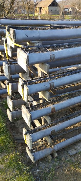 Suport cu țevi de plastic