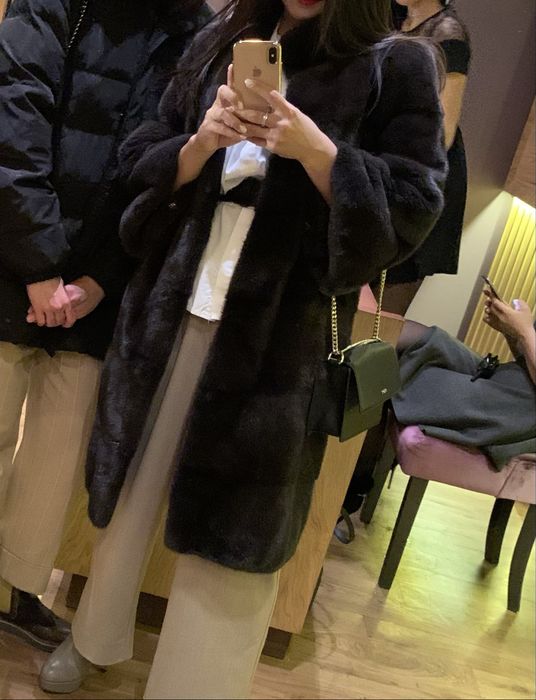 Продам красивую норковую шубу