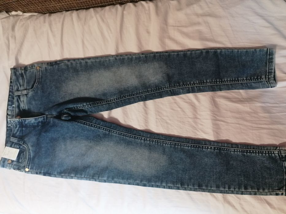 Vând pantaloni pt fete