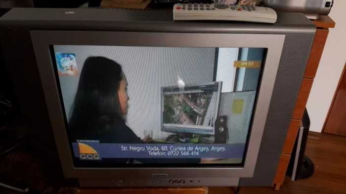 Televizor COLOR Clayton cu tub, are Teletext , diagonala 54 cm .