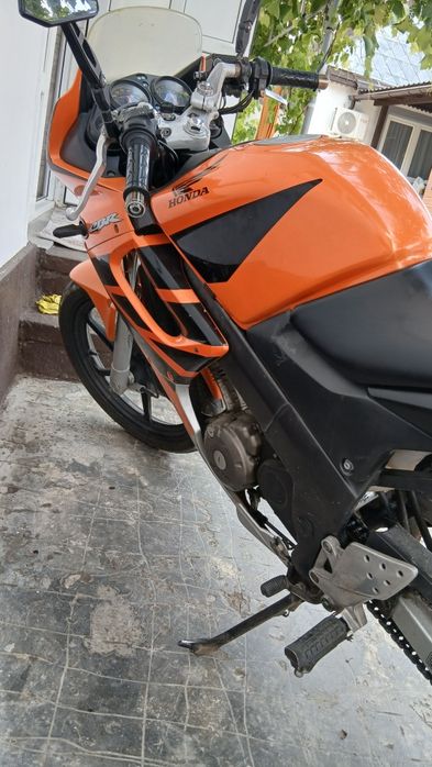 Vând honda cbr125