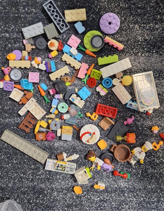 Продам 2 большие коробки Лего