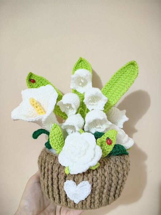 Плетени цветя на една кука