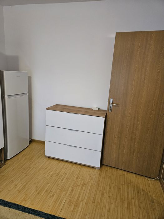 Închiriez garsoniera